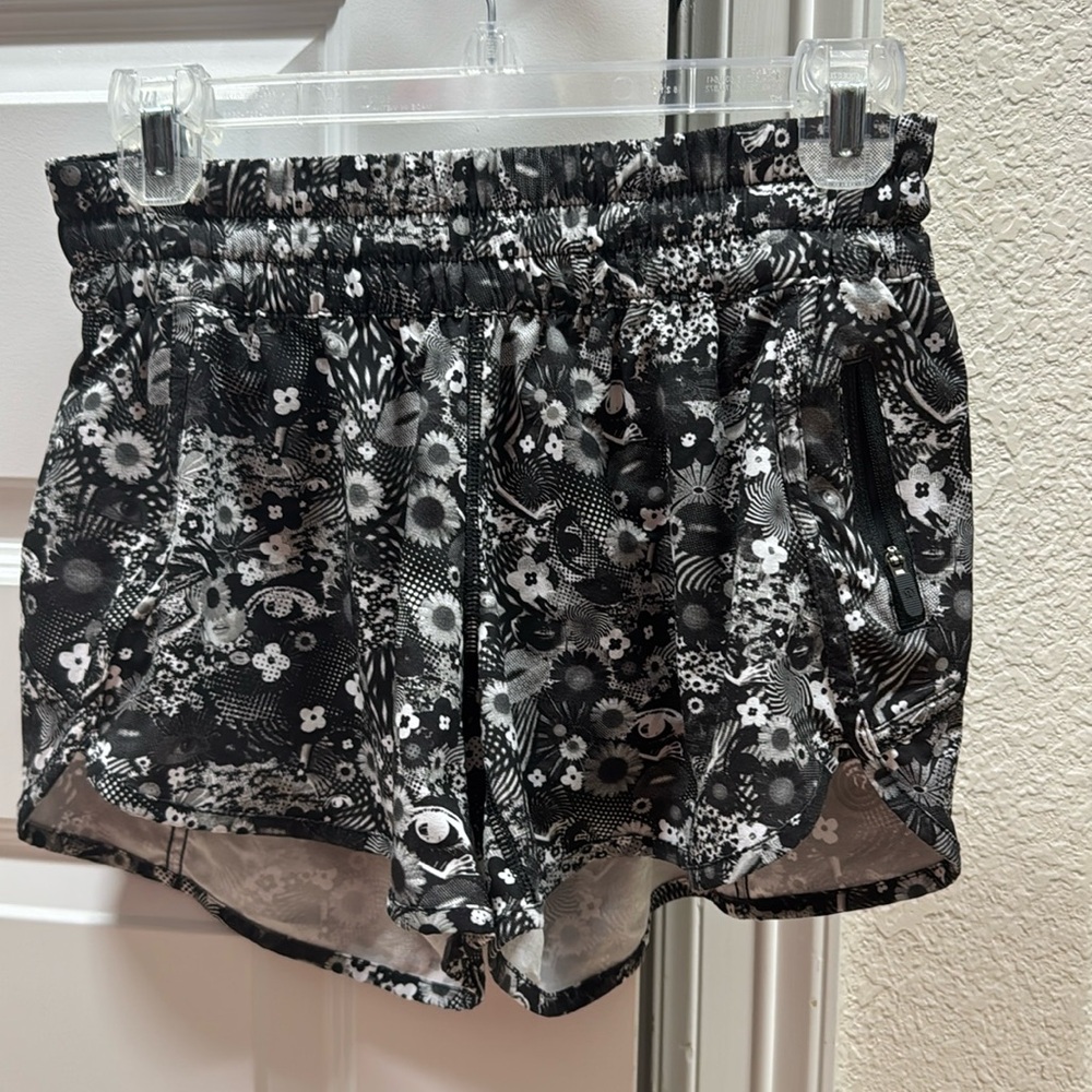 Lululemon Tracker Shorts Sea-wheeze 2017 Size 8